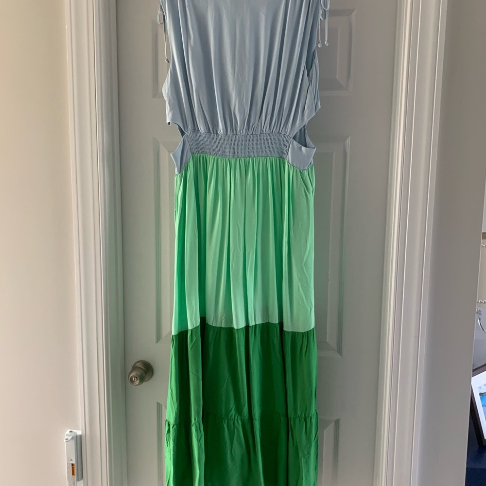 Three-Tone Green Maxi Dress with Tie Shoulders - Picture 3 of 3